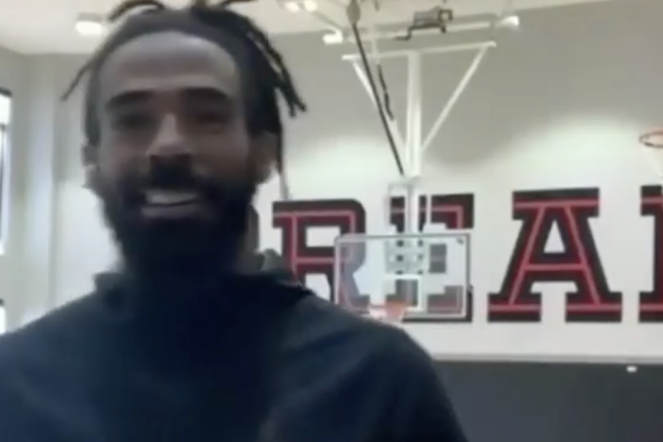 Mike Conley Wins First NBA HORSE Tournament – Thursday night, the NBA’s first-ever HORSE tournament was completed, and Utah Jazz point guard Mike Conley came out on top. Conley utilized his ambidextrous abilities to get a HORSE - HO win over Bulls guard and former dunk champion Zach Levine.