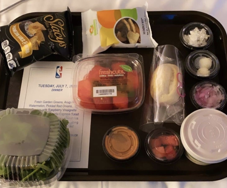 Photo of Food at NBA Orlando Bubble Goes Viral – A photo of the food served to players at the NBA’s bubble at the Walt Disney World Resort in Orlando has gone viral, and was certainly not as impressive as people had expected.