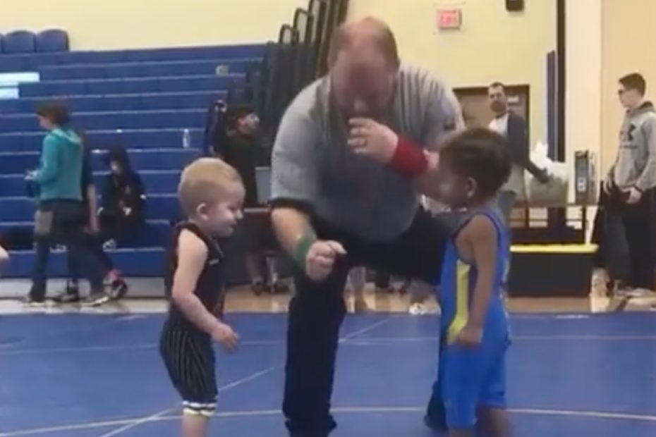 Two Little Wrestlers Give Spectators a Good Laugh as They Take the Mat for the First Time