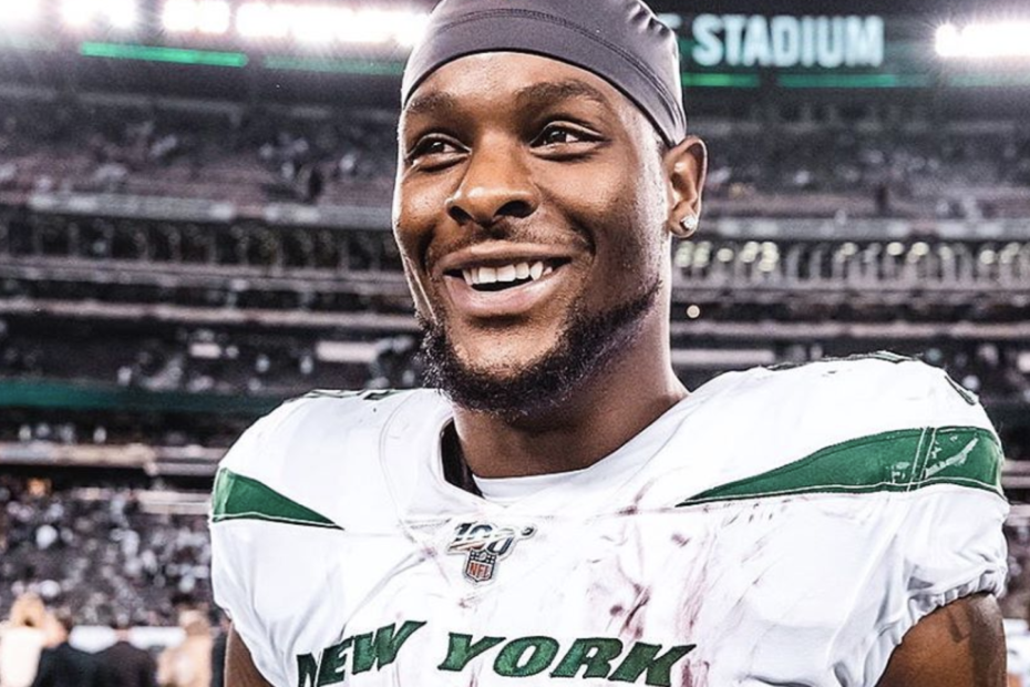 NFL Star, Le'Veon Bell, Lashes out at Former Teammate, Jamal Adams on Twitter – Jets star running back, Le’Veon Bell, was quick to criticize Jamal Adams via Twitter. On Sunday, Bell tweeted, “Ppl do all the hootin &hollerin to get you brought in, just to leave… lol like people weird yooo, the internet got these dudes doin whatever for attention, even when they tell you sh*t they don’t believe themselves.”