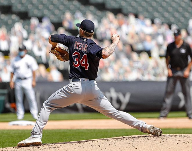 2 Cleveland Indians, Zach Plesac and Mike Clevinger, Break MLB Protocol By Sneaking Out of Hotel and Risking Coronavirus Outbreak – Saturday night, when the Cleveland Indians were in Chicago, 2 of their players were caught outside the team hotel, breaking MLB protocols
