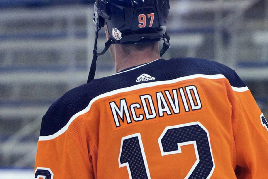 NHL Superstar, Connor McDavid, Tests Positive for the Coronavirus – The Edmonton Oilers’ 2020 NHL season ended poorly, as the team’s promising Stanley Cup hopes died abruptly when they were eliminated in the Stanley Cup Qualifiers to the 12 seed, Chicago Blackhawks. The bad news for the Oilers continues a week after the Stanley Cup Playoffs have ended, as their captain and arguably the current face of the NHL, Connor McDavid, has tested positive for the coronavirus.