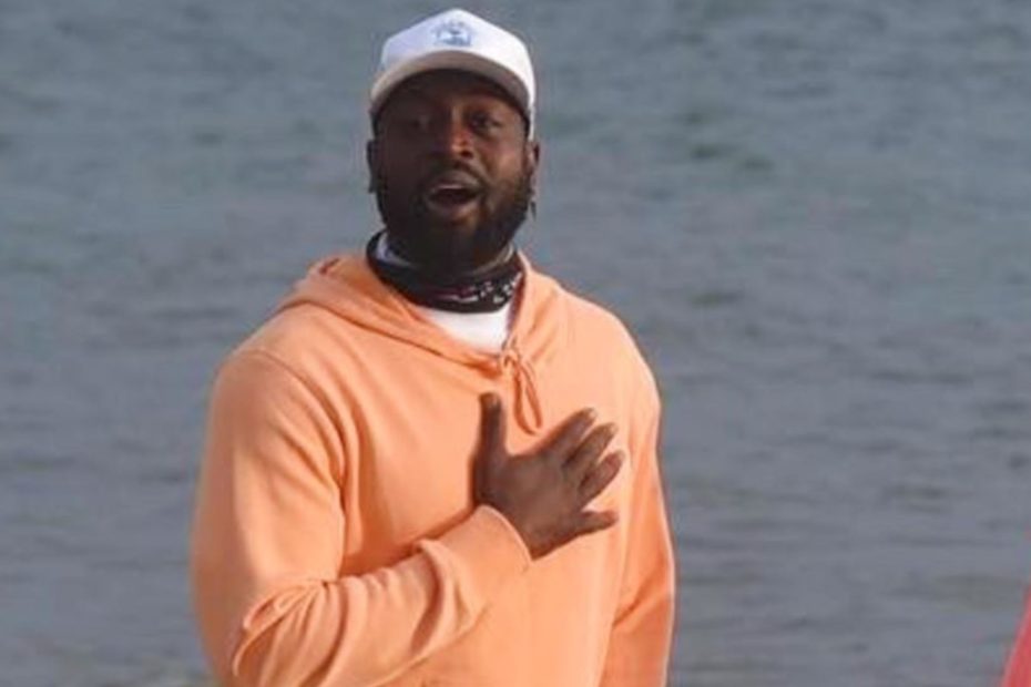 Dwyane Wade Was Walking on the Beach and Accidentally Photobombed a Proposal