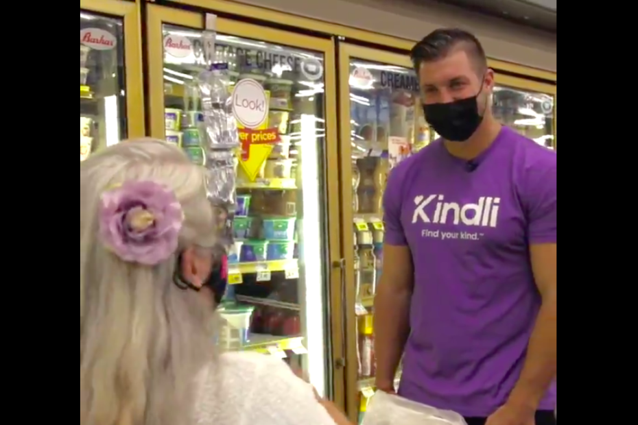 Tim Tebow Surprises People At Grocery Store Buying Their Groceries, Helps Launch New Kindness App
