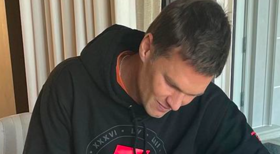 Tom Brady Re-Signs With Buccaneers, In Pursuit Of 8th Super Bowl