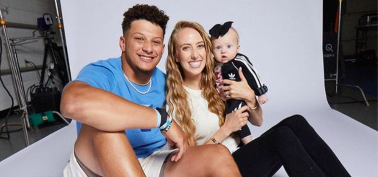 Patrick Mahomes Introduces Daughter To The World!