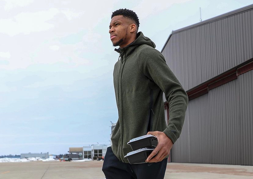 Giannis Displays Incredible Act of Fatherhood for His 1-Year-Old Son