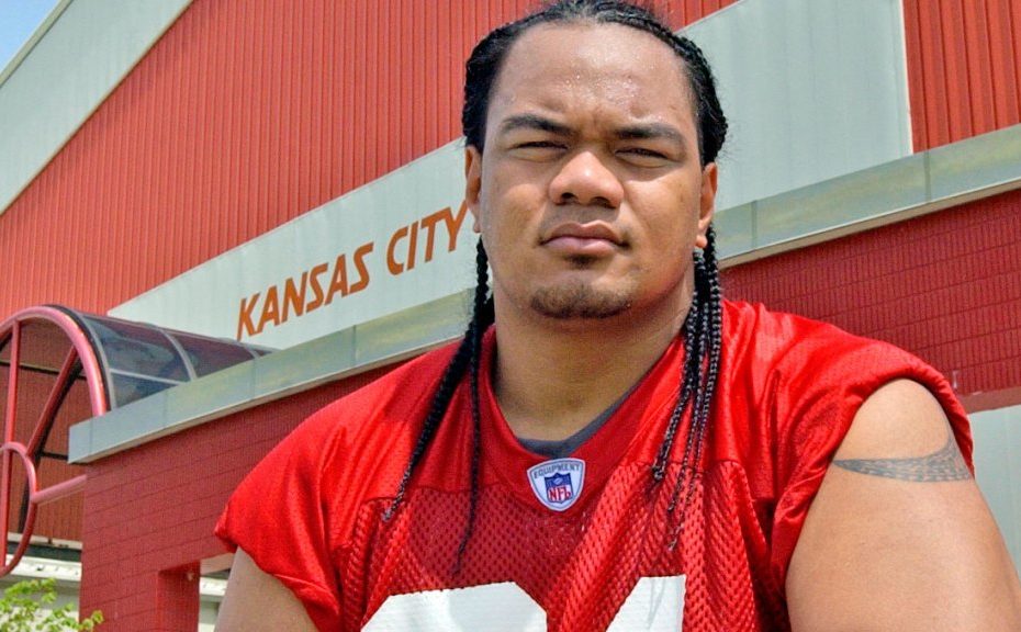 Former NFL Defensive Tackle Junior Siavii Found Dead in Prison at Age 43 Under Mysterious Circumstances