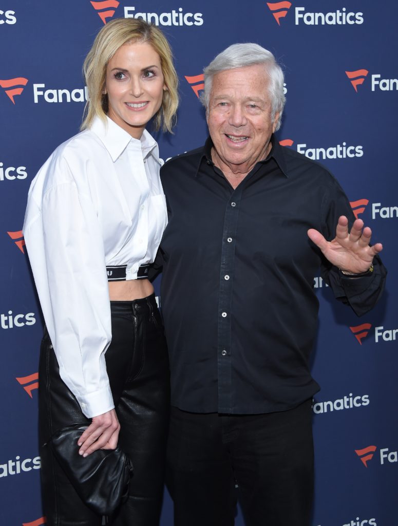 Patriots Owner Robert Kraft Has a Shocking 33 Year Age Difference With New Fiancée – New England Patriots owner Robert Kraft revealed that he will be getting married to 47-year-old Dr. Dana Blumberg. 