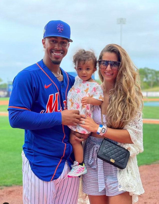 New York Mets Shortstop Francisco Lindor's Adorable 2-Year-Old Daughter Leaves Press Conference in Awe – After New York Mets shortstop Francisco Lindor helped lead his team to victory against the San Diego Padres, he and his astonishingly cute 2-year-old daughter Kalina appeared in a press conference.