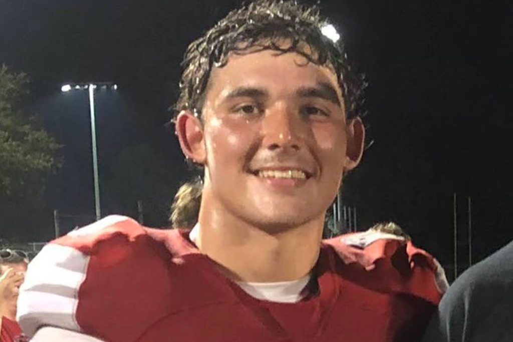 High School Quarterback Nick Miner Dead at 18 After Attempting to Help a Driver on the Side of the Road – Nick Miner, an 18-year-old quarterback of East River High School, died in a car crash after he attempted to help another vehicle on the side of the road.