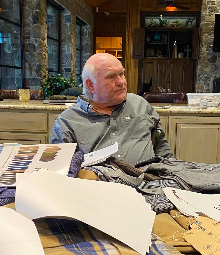 NFL Icon Terry Bradshaw Admits He Suffered 2 Cancer Risks in the Last Year – Former Pittsburgh Steelers quarterback icon and co-host of Fox NFL Sunday Terry Bradshaw revealed to fans that his health was in shambles last year.