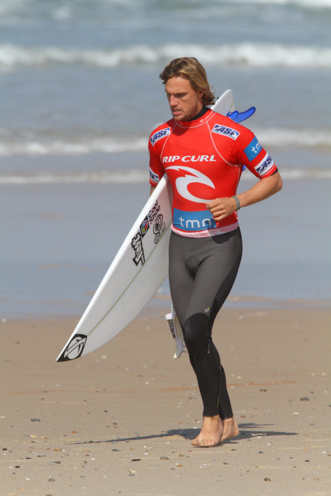 Australian Surfer Chris Davidson Dead at 45 After Being Punched Outside a Bar – Former professional Australian surfer Chris Davidson was punched dead outside a bar in Kempsey, Australia. He was 45.