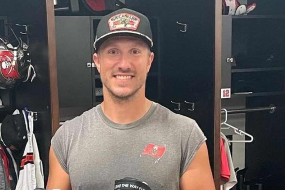 Tampa Bay's Blaine Gabbert Labeled HERO After Saving a Family of 3