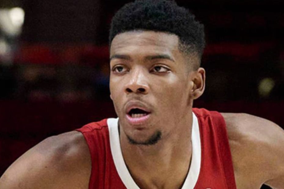Alabama's Brandon Miller Continues to Play Despite Murder Connection to 23-Year-Old Woman – On Wednesday, Alabama Crimson Tide forward Brandon Miller took the court during their game against South Carolina.