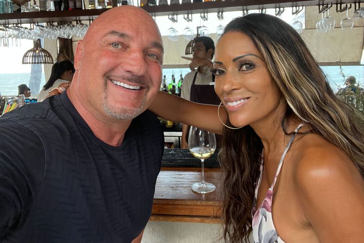 A Look Into Fox NFL Reporter Jay Glazer's Heartwarming Proposal After Feeling 'Unlovable for 53 Years' – Fox NFL reporter Jay Glazer finally popped the big question and is officially engaged to his longtime girlfriend, Rosie Tenison.