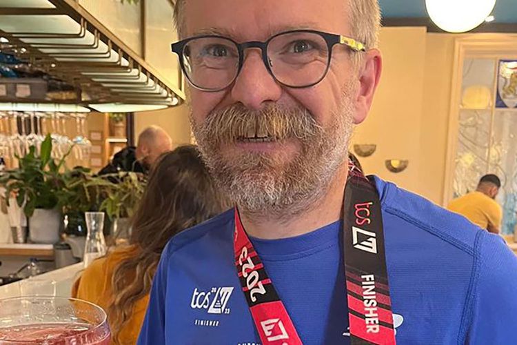 Runner Steve Shanks Dead at 45 After Completing the London Marathon – After completing the London Marathon in two hours and 53 minutes, runner Steve Shanks passed away suddenly on his way home from the race. He was 45.