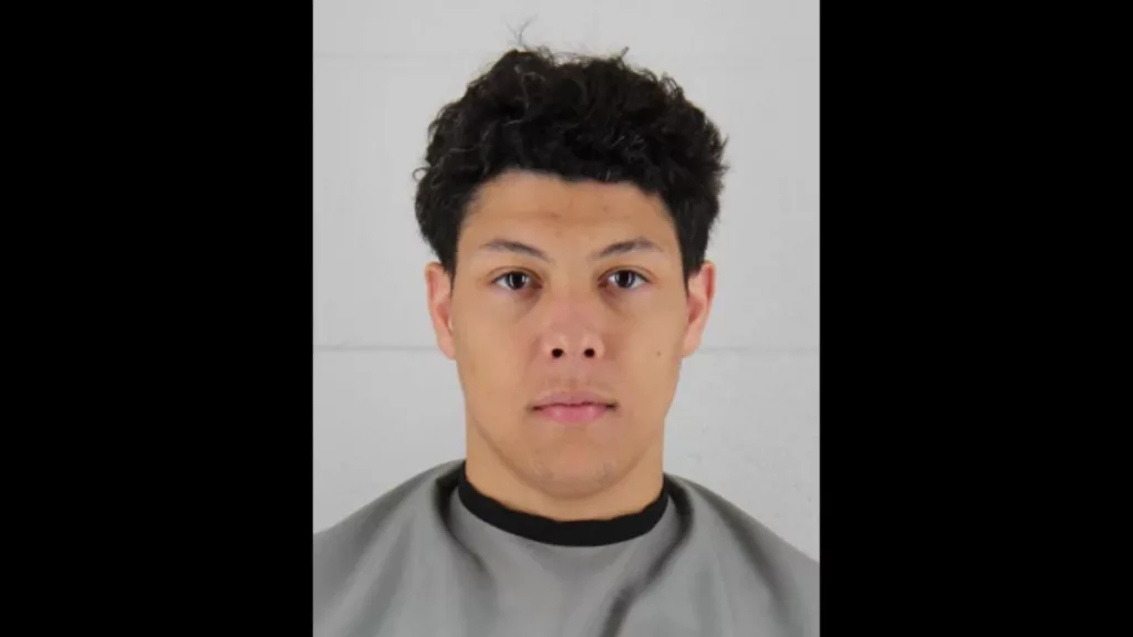 Jackson Mahomes Arrested and Charged with 3 Counts of Aggravated Sexual Battery – Jackson Mahomes, the 22-year-old brother of the Kansas City Chiefs quarterback, was arrested and booked into Johnson County (Kansas) Detention Center on account of aggravated sexual battery.